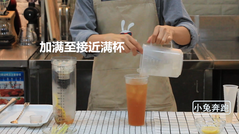 The Method of Net Celebrity Drink Lemongrass Lemon Tea-bunny Running Milk recipe