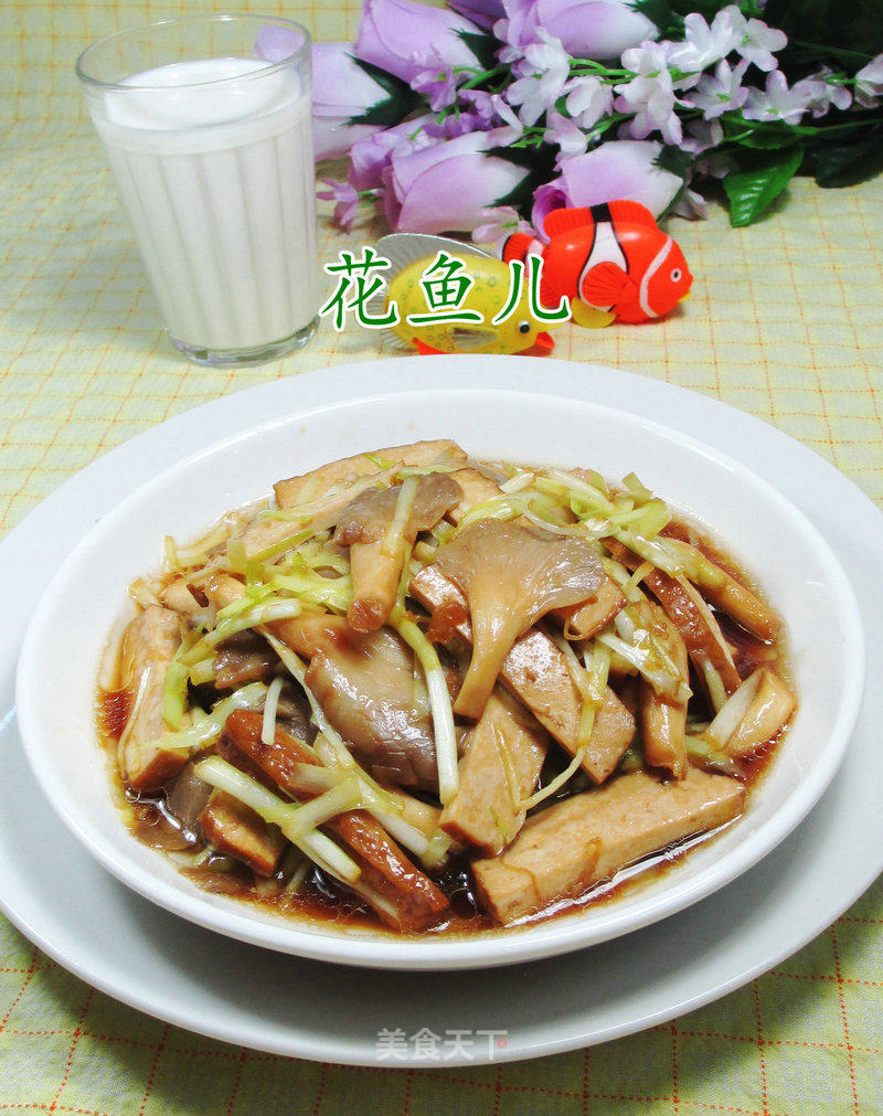 Stir-fried Xiuzhen Mushrooms with Leek Sprouts recipe