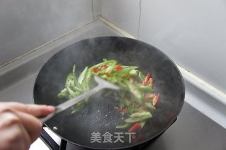 Stir-fried Fatty Sausage with Hot Pepper recipe