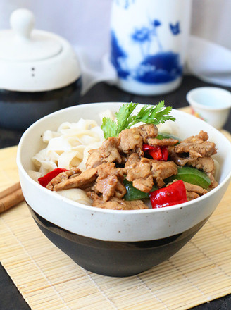 Stir-fried Pork Noodles with Green Pepper recipe