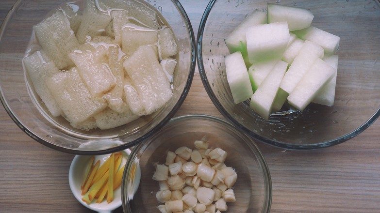 Bamboo Fungus, Winter Melon and Scallop Soup recipe