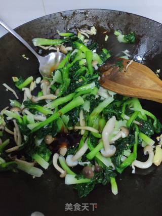 Stir-fried Crab Mushroom with Wuta Vegetables recipe