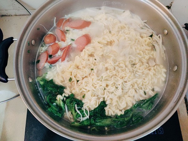 Horqin Sausage Noodle Soup recipe