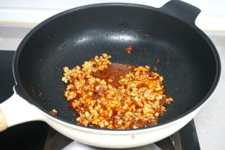 Stir-fried Noodles with Minced Pork and Chili recipe