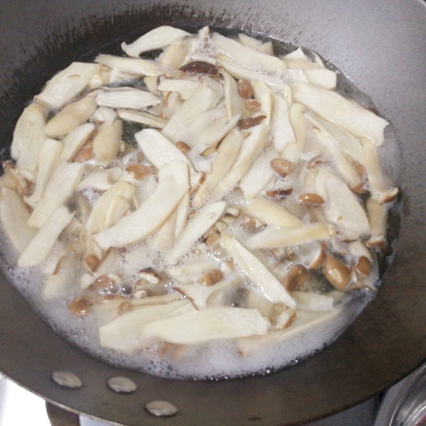 Fried Pork with Pleurotus Eryngii recipe