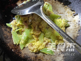 Scrambled Eggs with Lettuce recipe