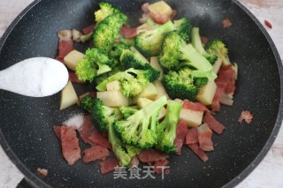 Broccoli, Potato and Bacon Soup recipe