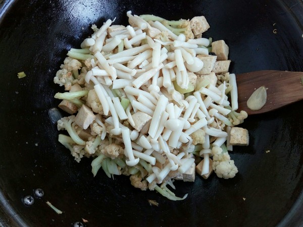 Braised Organic Cauliflower Tofu in Oyster Sauce recipe