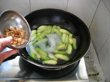 Loofah and Sea Rice Preserved Egg Soup recipe