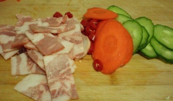 Bacon and Vegetable Pizza recipe