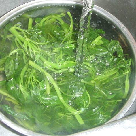 Slimming Dishes with Water Spinach recipe