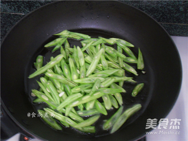 Tomato and String Bean Noodles recipe