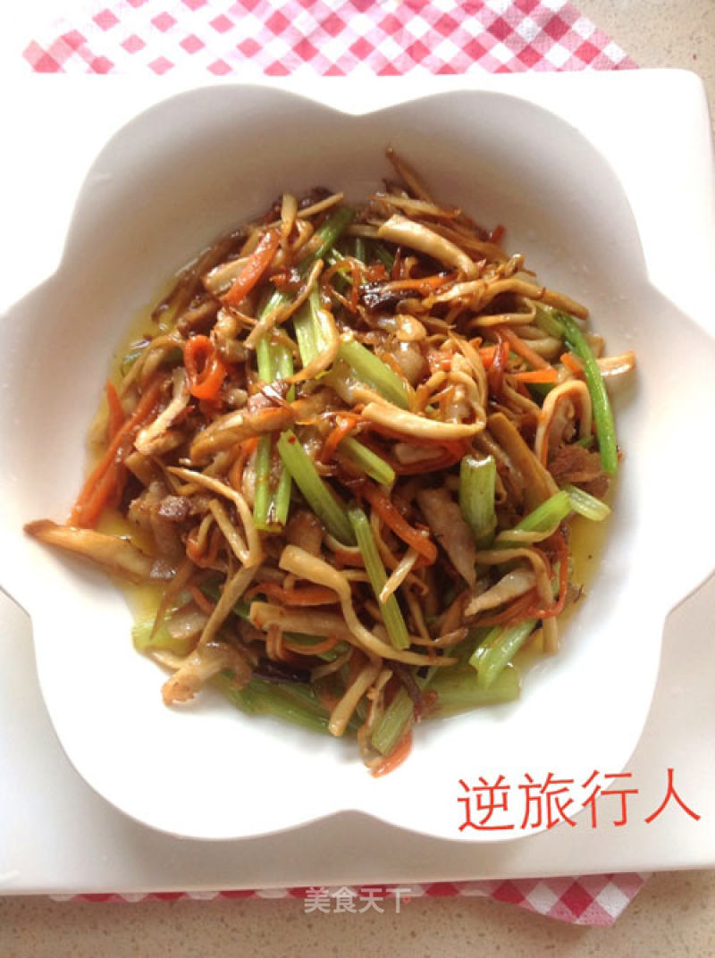 [meat Stir-fried Celery with Pleurotus Eryngii]------home-style Stir-fry is Not Usual