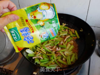 Stir-fried Celery Shredded Pork with Sauce recipe