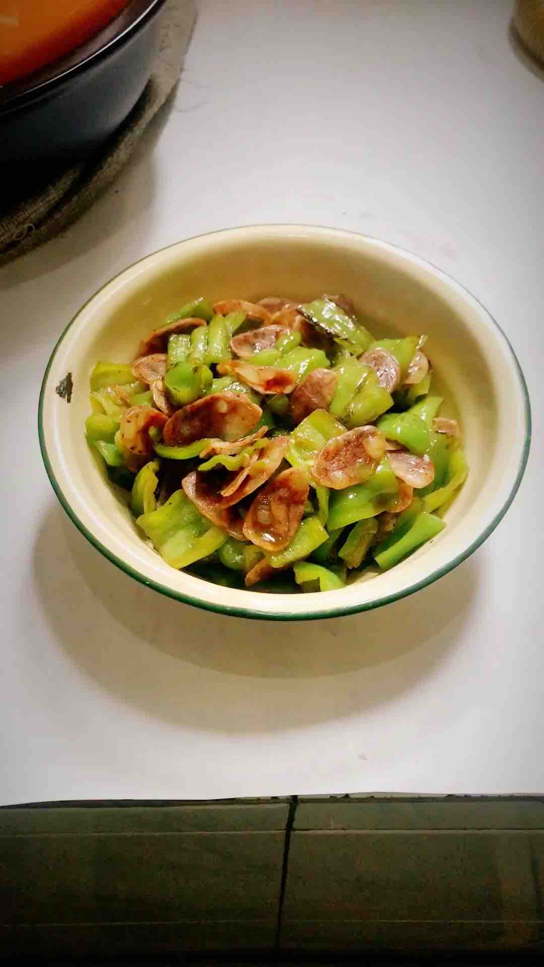 Stir-fried Sausage with Green Pepper recipe