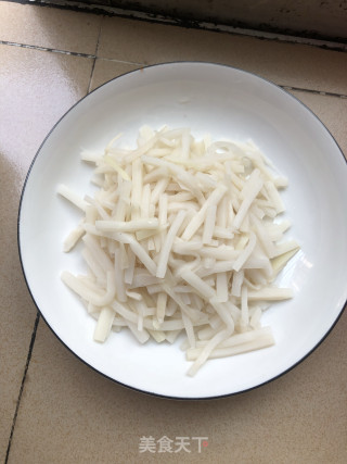 Stir-fried Crispy Bamboo Shoots with Lean Meat recipe