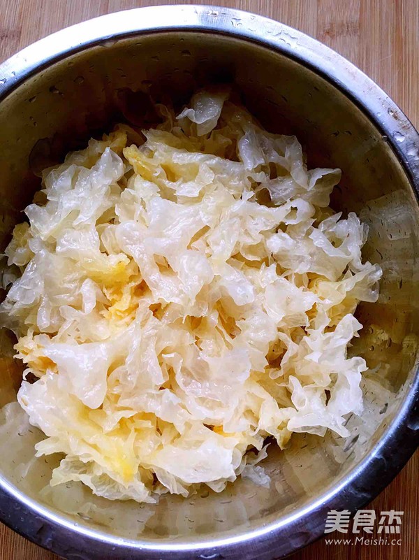 Hawthorn and Tremella Soup recipe