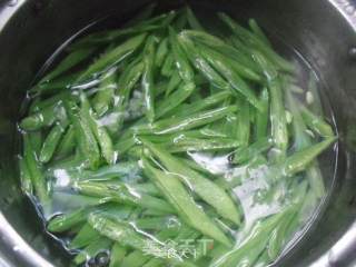 Stir-fried Sword Beans with Shredded Pork recipe