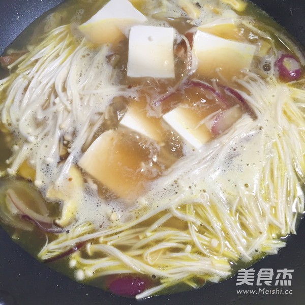 Beef Noodles with Curry and Thick Soup recipe