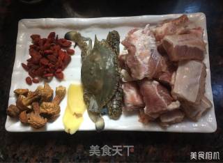 Braised Matsutake with Spare Ribs and Crab Soup recipe