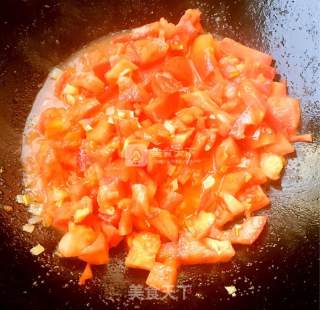 Stir-fried Rice Noodles with Tomato, Egg, Fungus recipe