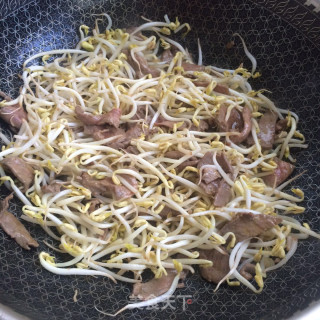 Stir-fried Hor Fun with Beef recipe