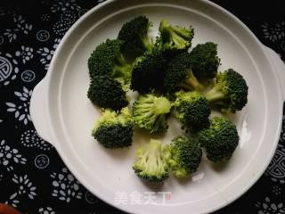 #团圆饭# Broccoli Mixed with Enoki Mushrooms recipe