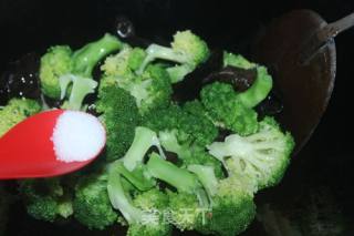 Stir-fried Broccoli with Black Fungus recipe