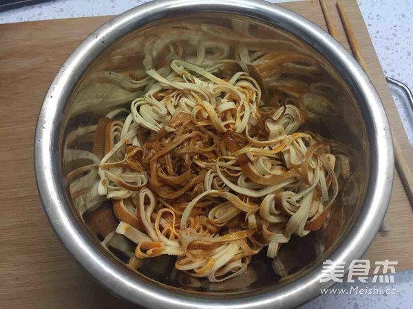 Spicy Golden Needle Tofu Shreds recipe