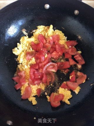 Scrambled Pigeon Eggs with Tomato recipe