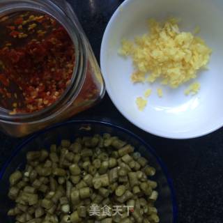 Stir-fried Sour Cowpea with Chopped Pepper recipe