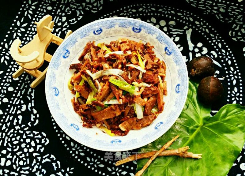 Stir-fried Braised Beef with Green Onions recipe
