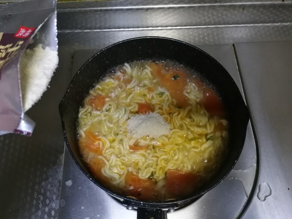 Tomato Bone Soup Instant Noodles recipe