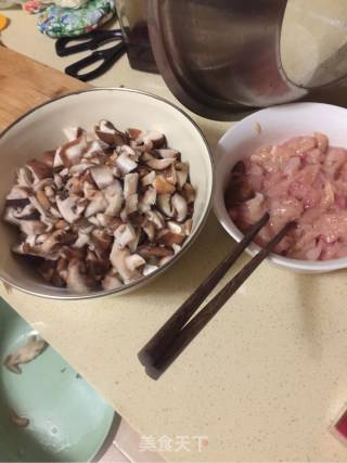 Braised Noodles with Mushroom Chicken recipe