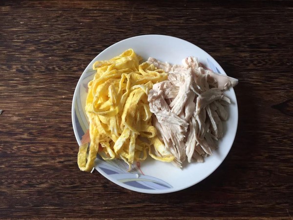 Five-color Shredded Chicken and Fish Noodle recipe