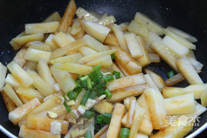 A Favorite Vegetable Dish-braised Potatoes with Bracken recipe