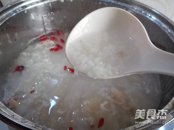 Evergrande Xing'an Lily White Fungus Rice Porridge recipe