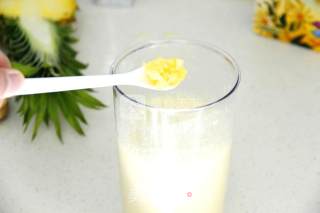 Freshly Squeezed Strawberry Pineapple Milkshake recipe