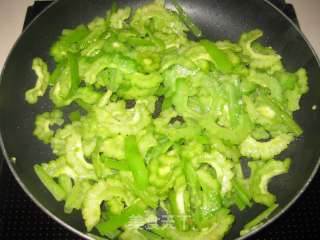 Spicy Stir-fried Bitter Gourd recipe