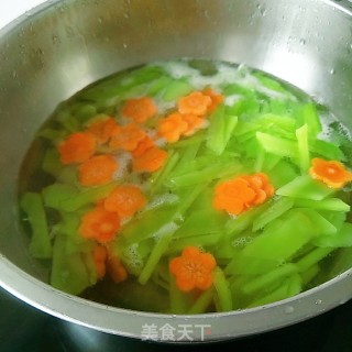 Stir-fried Green Bamboo Shoots and Carrot Slices recipe