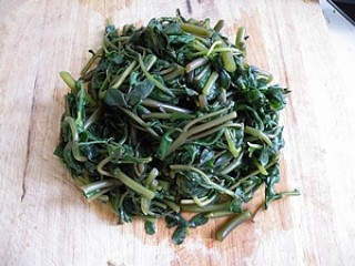 Purslane with Garlic and Hemp Sauce recipe