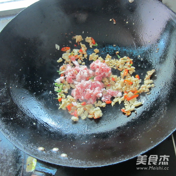 Peanuts, Minced Meat and Dried Radish recipe