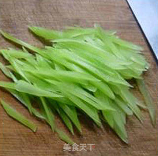Stir-fried Soy Sprouts with Shredded Lettuce recipe