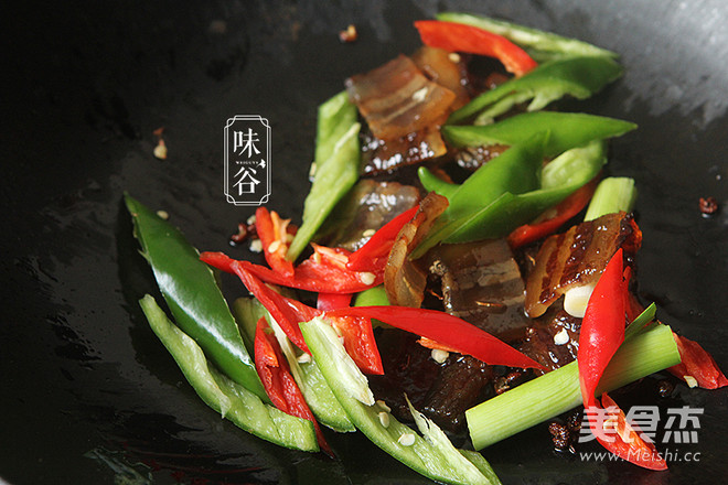 Stir-fried Bacon with Dried Tofu recipe