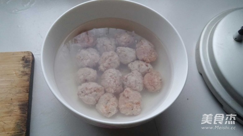 Cuttlefish Meatball Soup recipe