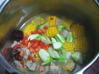 Stewed Pork Ribs with Corn Loofah recipe