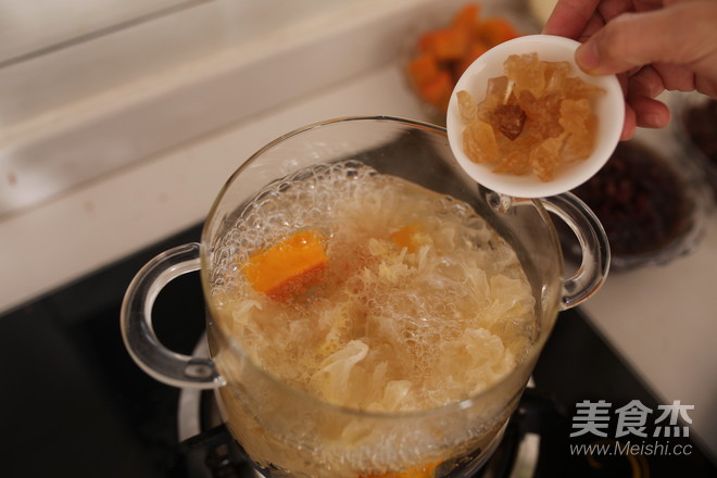 Nourishing Lungs and White Fungus Pumpkin Soup recipe