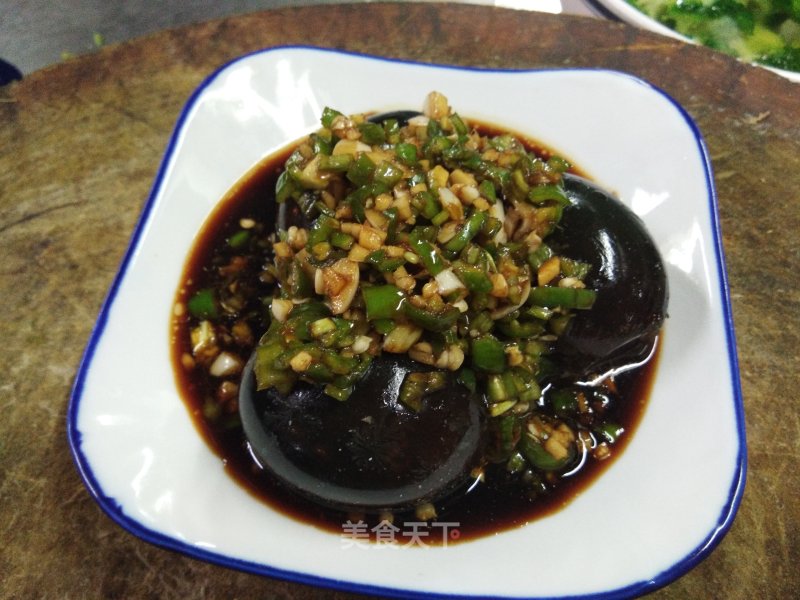 Green Pepper Mixed with Preserved Egg recipe