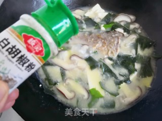 Stewed Fish Tail with Wakame, Tofu and Shiitake Mushrooms recipe