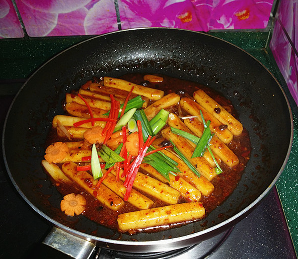 Stir-fried Rice Cake with Mushroom and Black Bean Spicy Sauce recipe